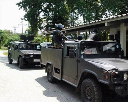 Armeeauto mit robusten PTZ-Kameras von PAHC installiert